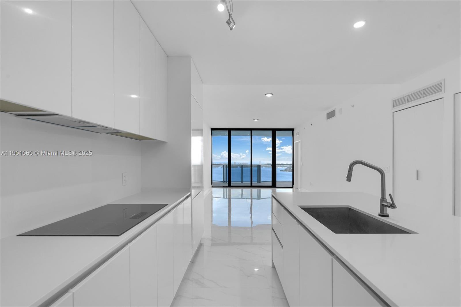 See details 4502 2 / 3  sq. ft. $ 2025-10-22 0 Photo