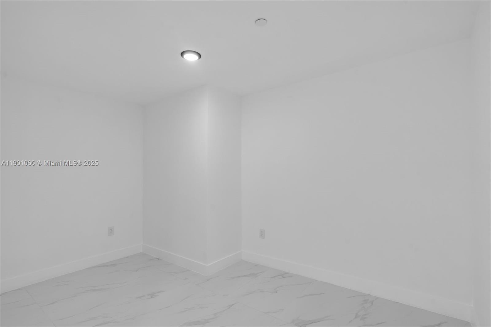 See details 4502 2 / 3  sq. ft. $ 2025-10-22 0 Photo