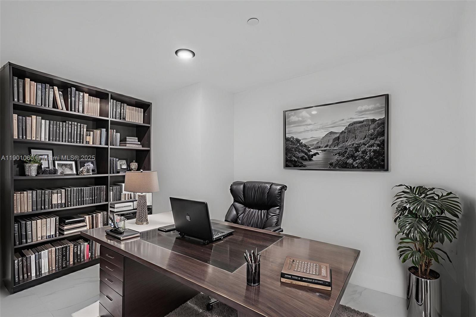 See details 4502 2 / 3  sq. ft. $ 2025-10-22 0 Photo