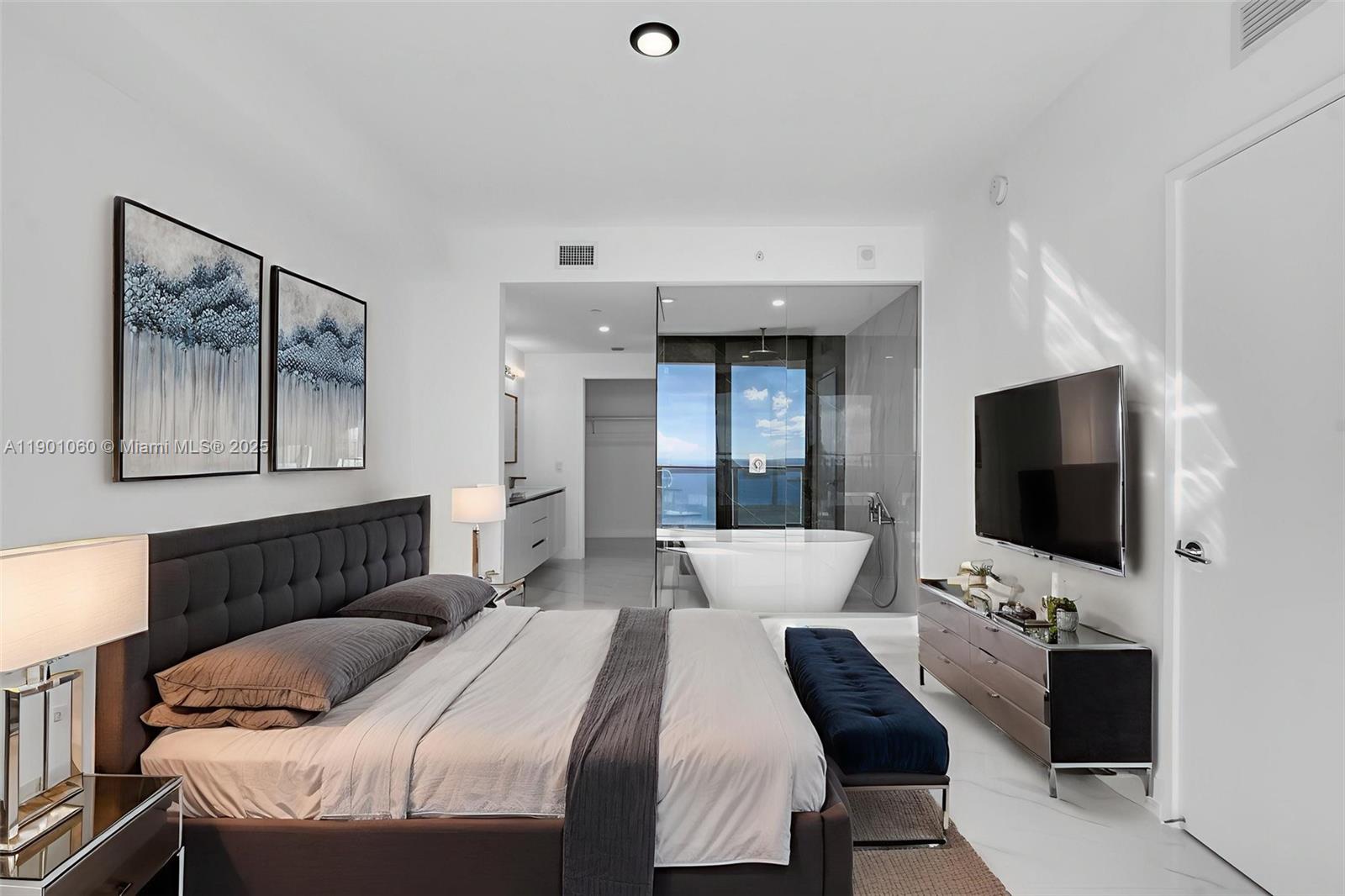 See details 4502 2 / 3  sq. ft. $ 2025-10-22 0 Photo