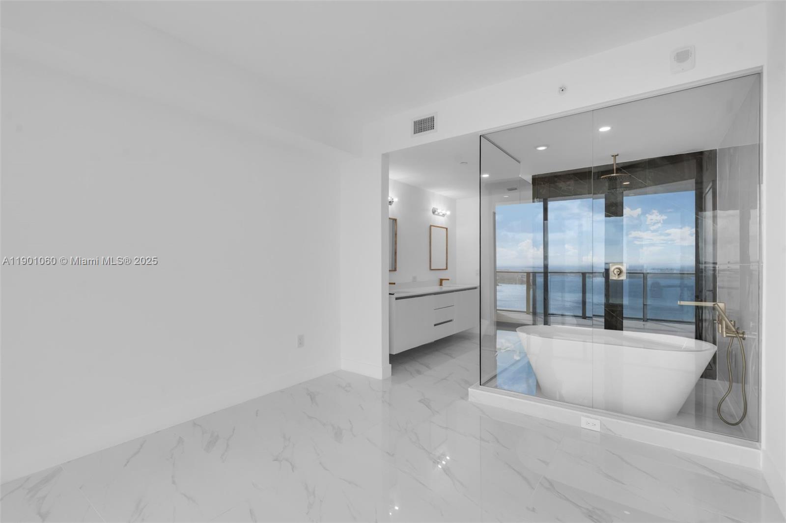 See details 4502 2 / 3  sq. ft. $ 2025-10-22 0 Photo