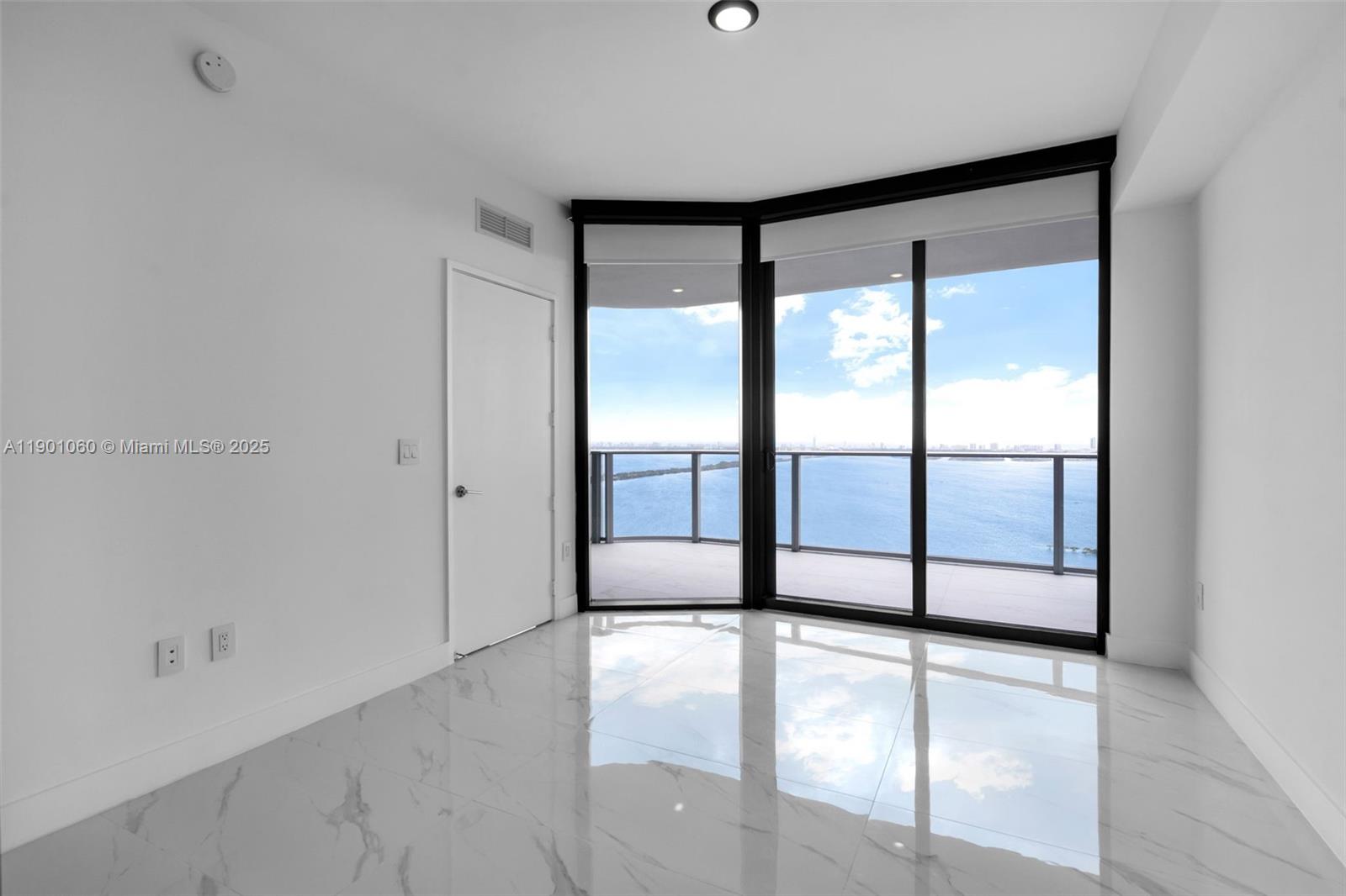 See details 4502 2 / 3  sq. ft. $ 2025-10-22 0 Photo