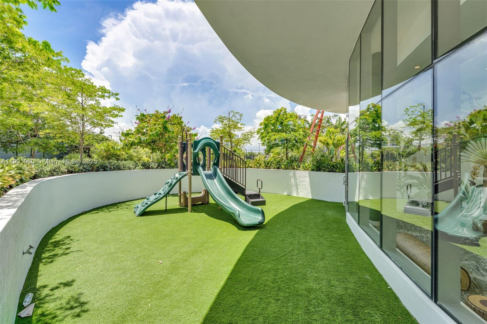 See details 4502 2 / 3  sq. ft. $ 2025-10-22 0 Photo