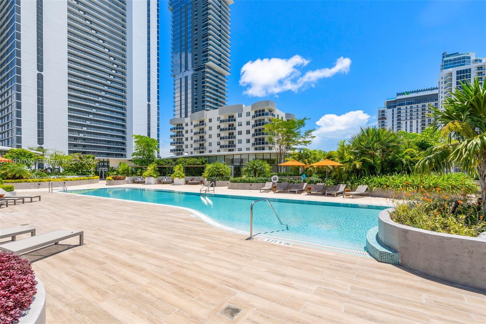 See details 4502 2 / 3  sq. ft. $ 2025-10-22 0 Photo