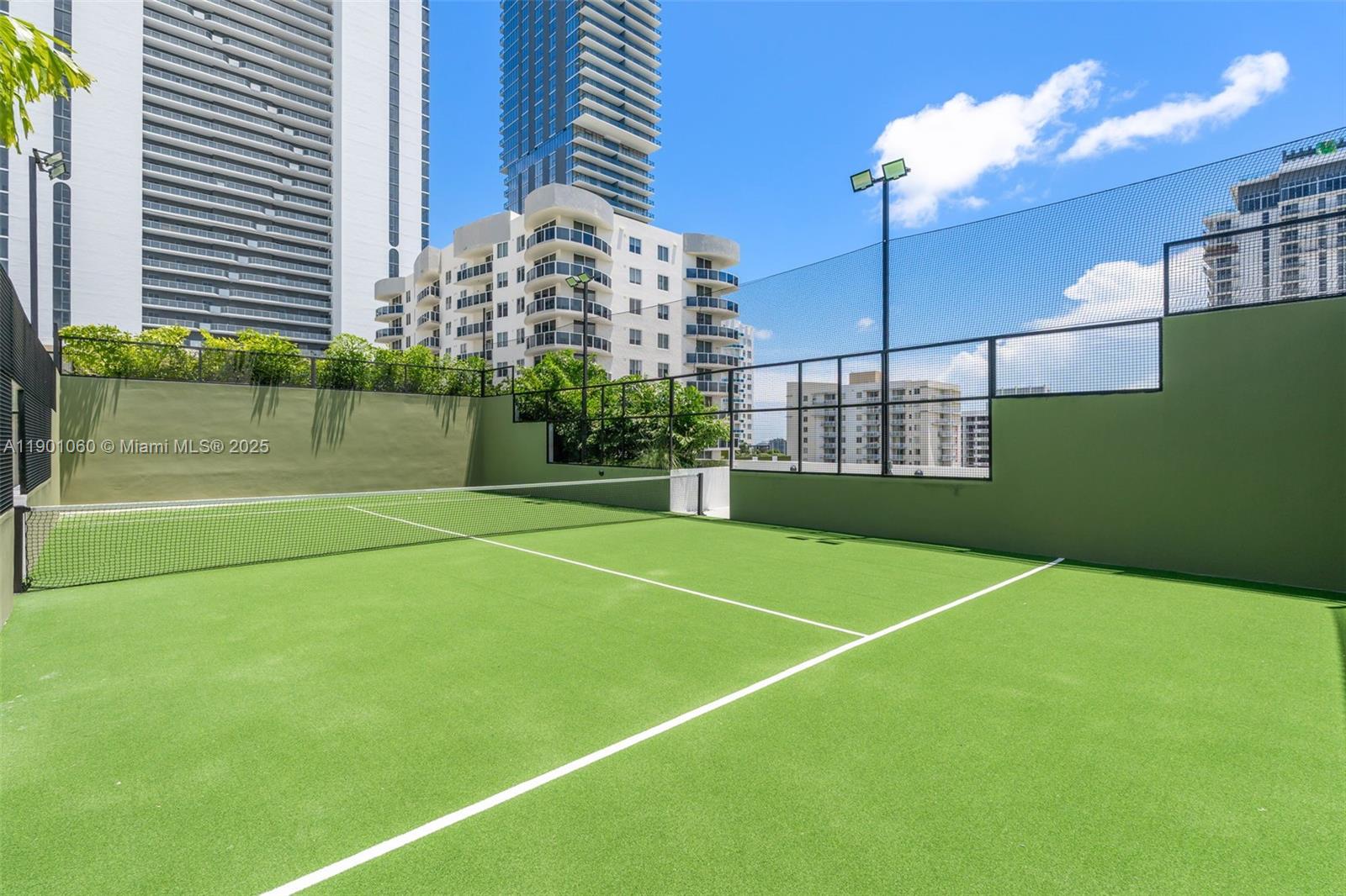 See details 4502 2 / 3  sq. ft. $ 2025-10-22 0 Photo