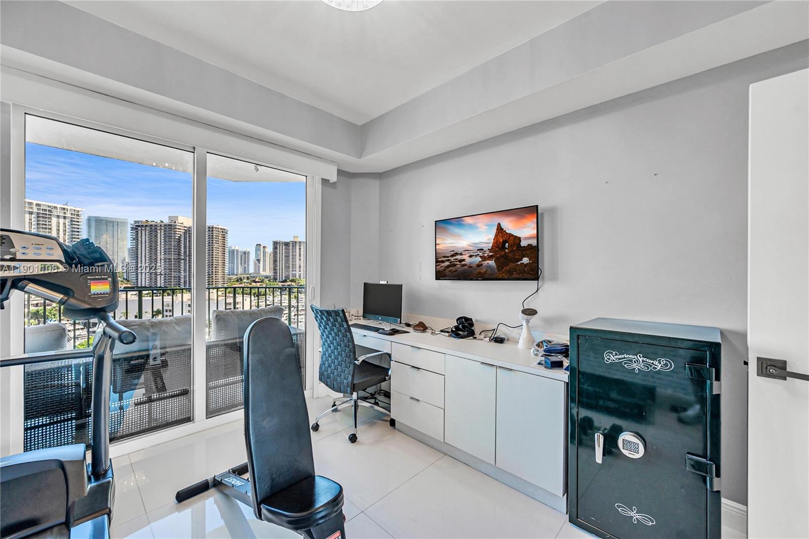 Photo of 19900 Country Club Dr  #1003, Aventura, Florida, 33180 - Guest Bedroom #1