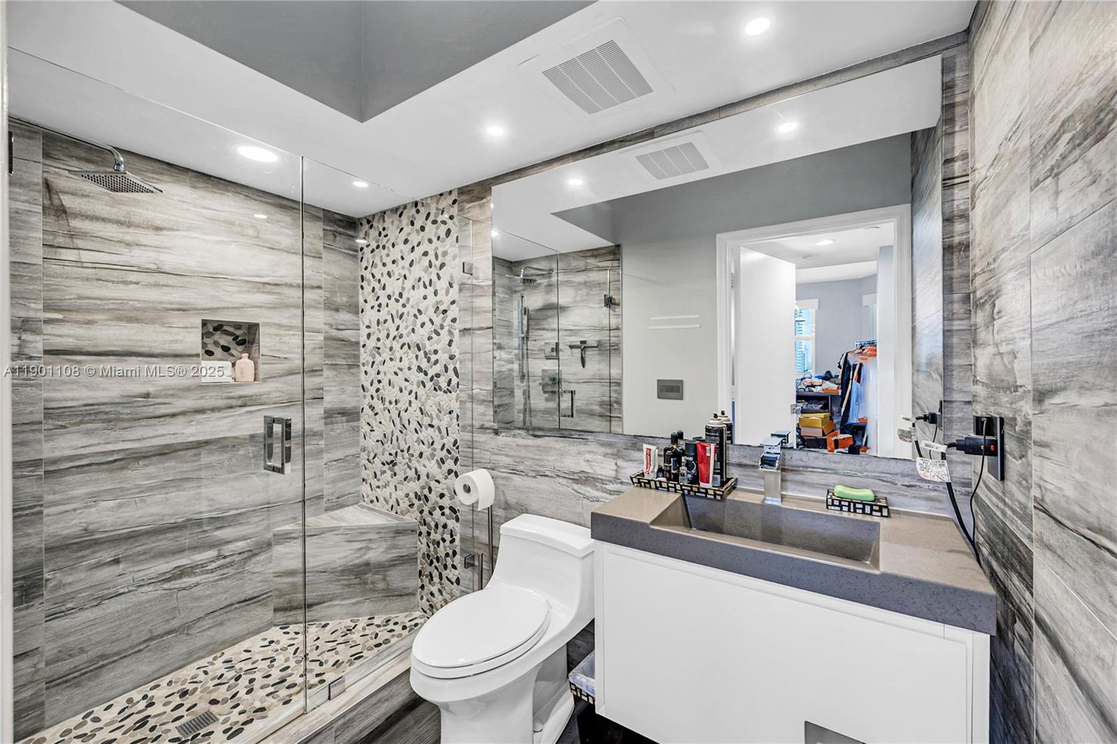 Photo of 19900 Country Club Dr  #1003, Aventura, Florida, 33180 - Guest Bathroom #1