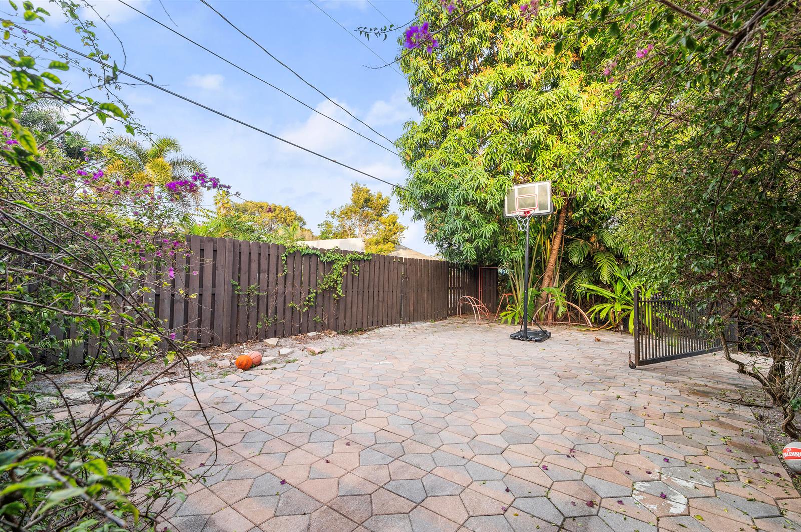 Ver detalles / 5 3643 sq. ft. $ 2025-11-07 0 foto