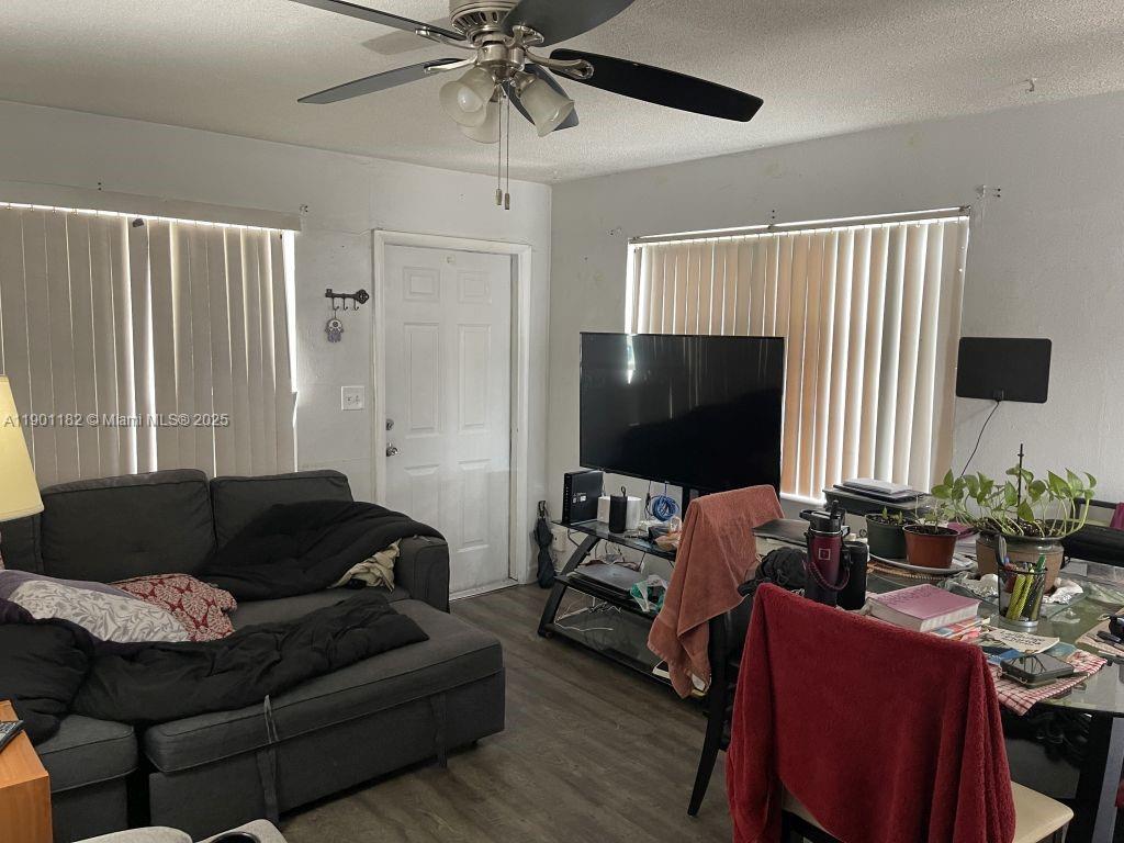 Ver detalles   /  1704 sq. ft. $ 2025-10-22 0 foto