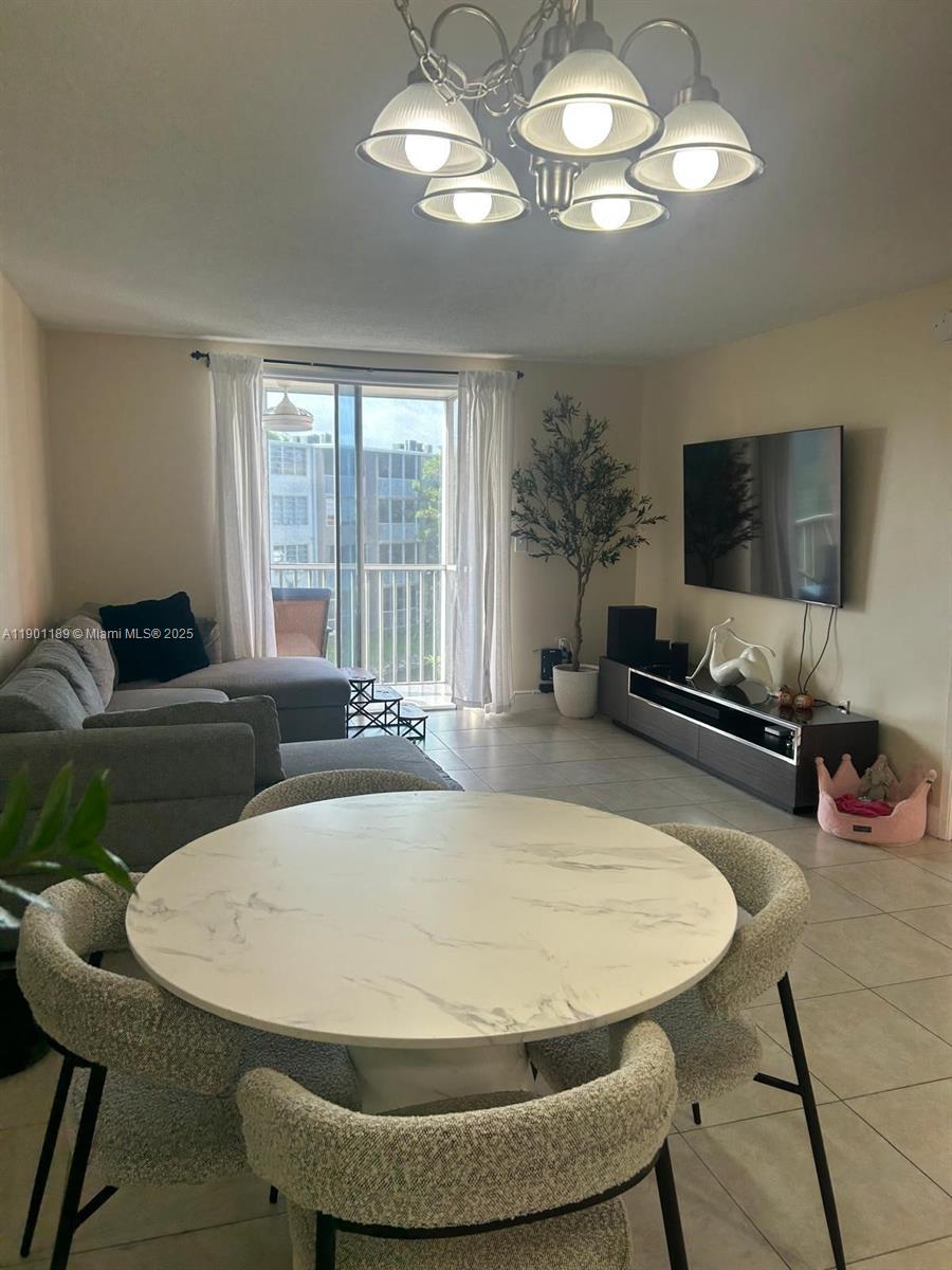 304 1 / 1 686 sq. ft. $ 2025-10-23 0 Photo