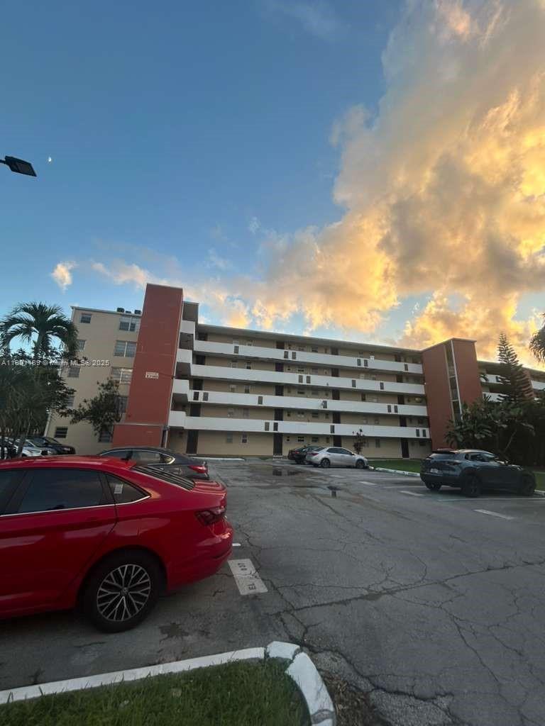 304 1 / 1 686 sq. ft. $ 2025-10-23 0 Photo