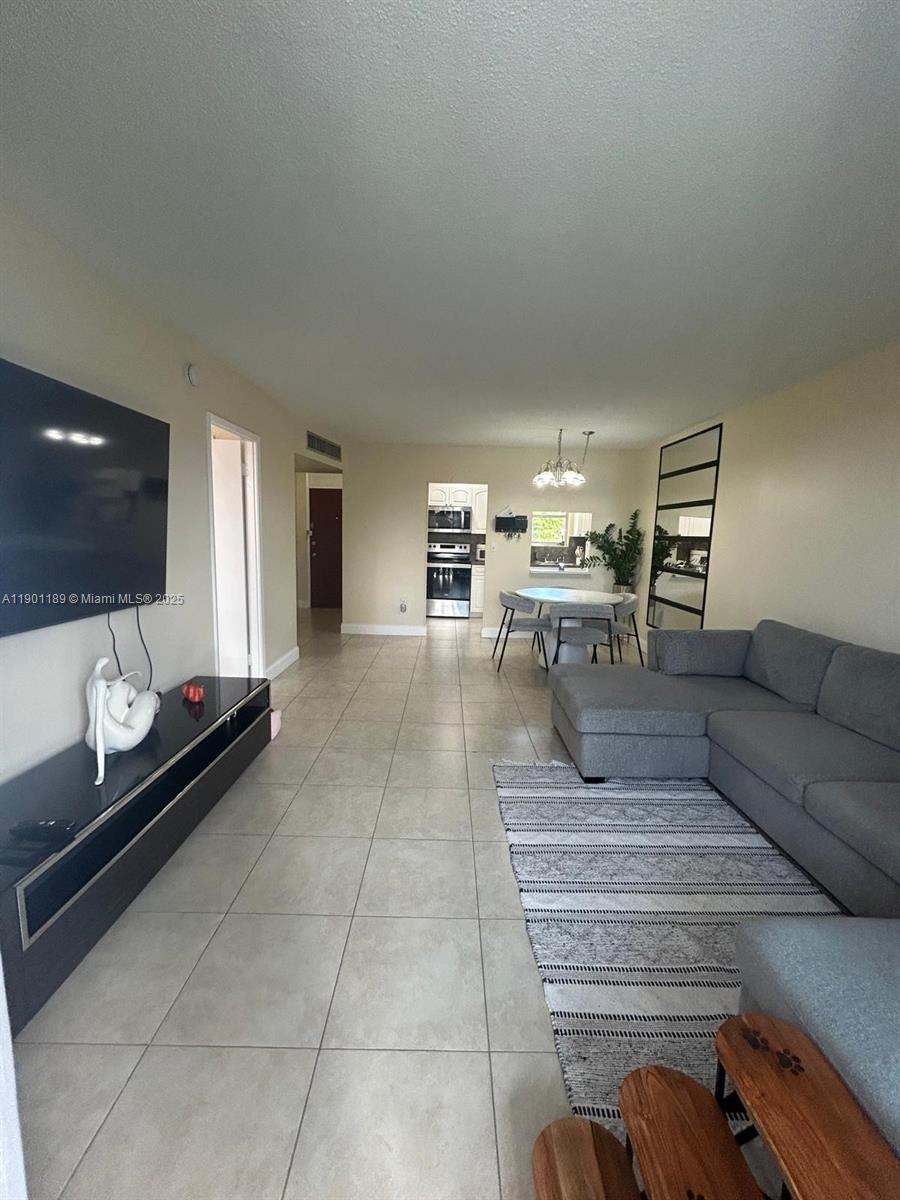 304 1 / 1 686 sq. ft. $ 2025-10-23 0 Photo