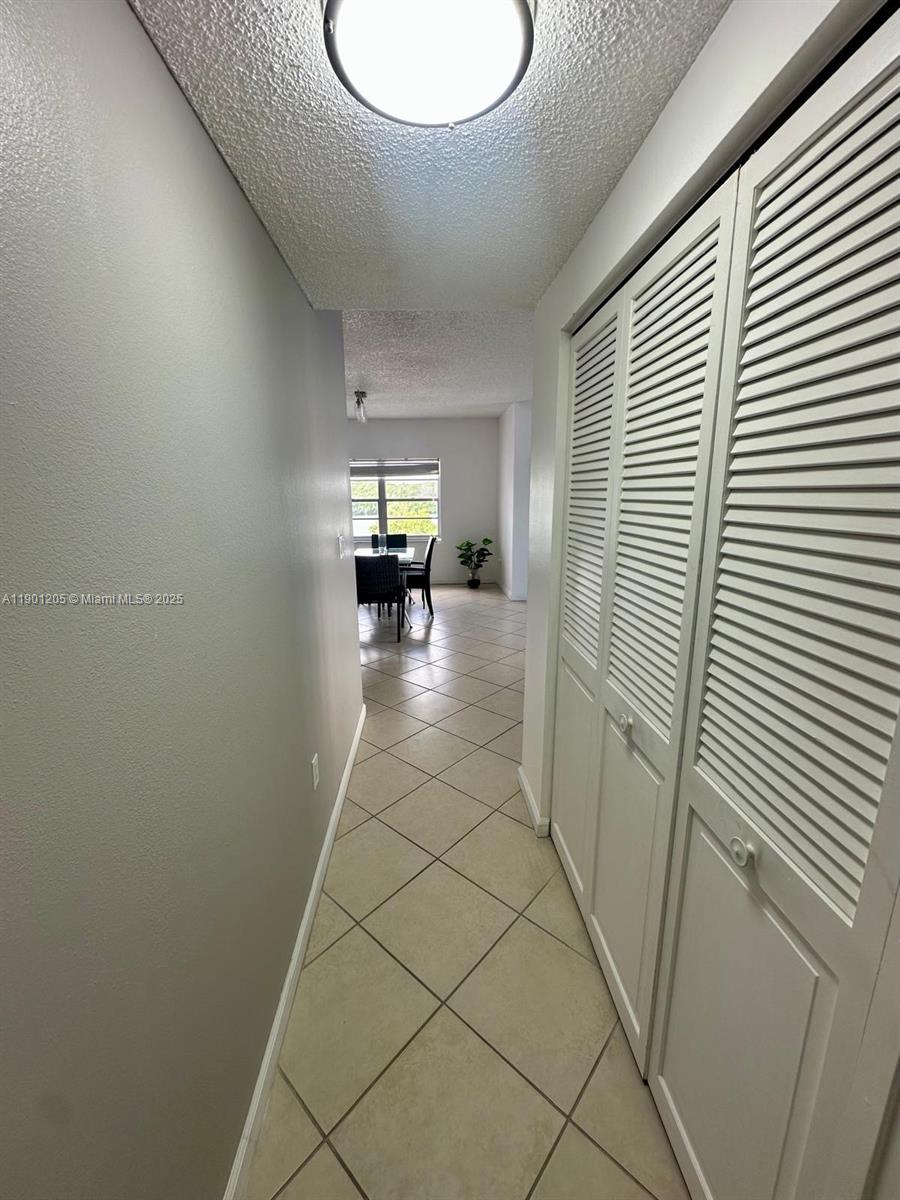 321 2 / 2 1350 sq. ft. $ 2025-10-23 0 Photo