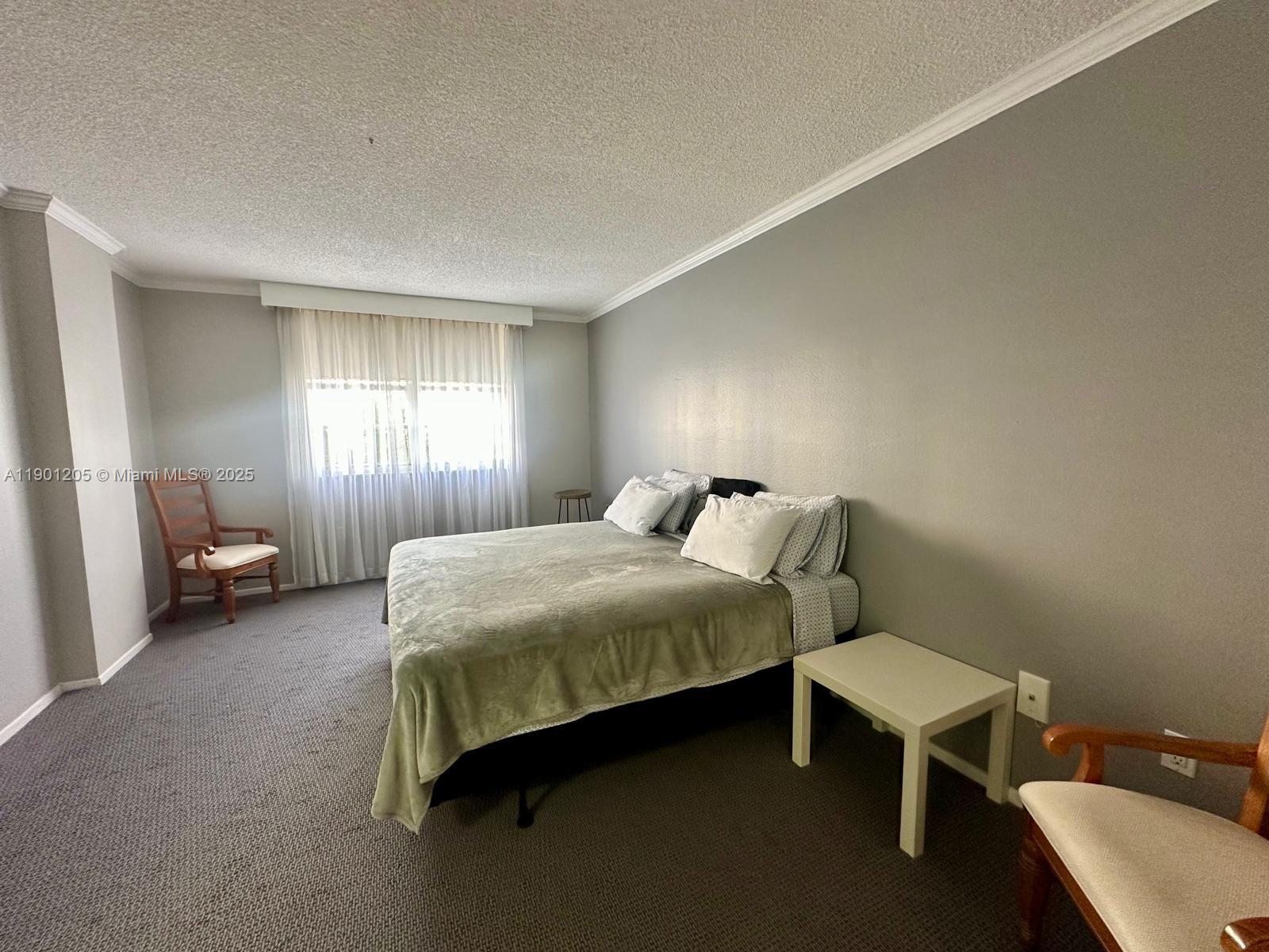 321 2 / 2 1350 sq. ft. $ 2025-10-23 0 Photo