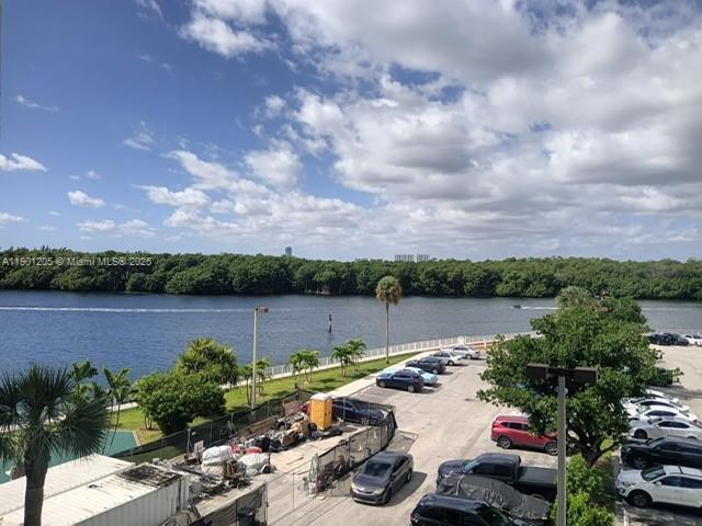 321 2 / 2 1350 sq. ft. $ 2025-10-23 0 Photo