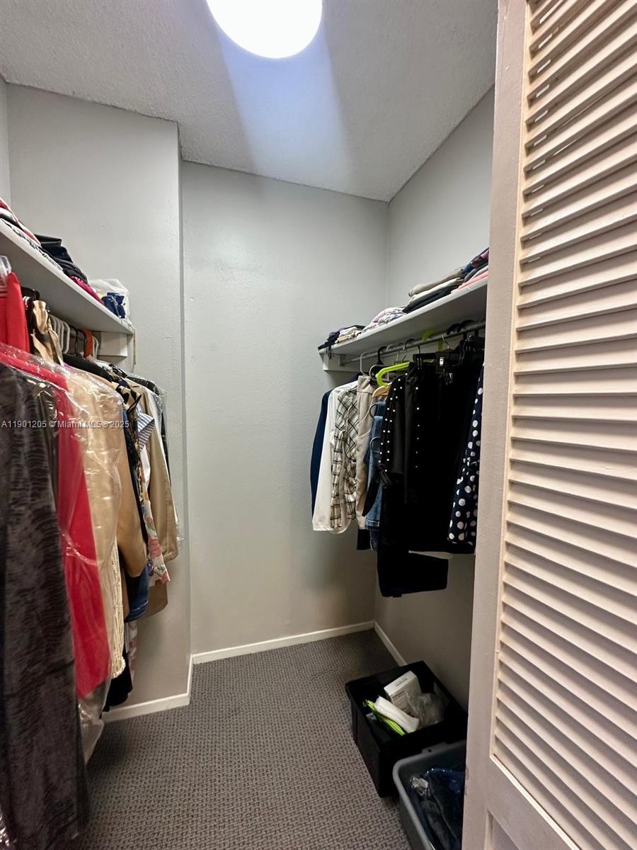 321 2 / 2 1350 sq. ft. $ 2025-10-23 0 Photo