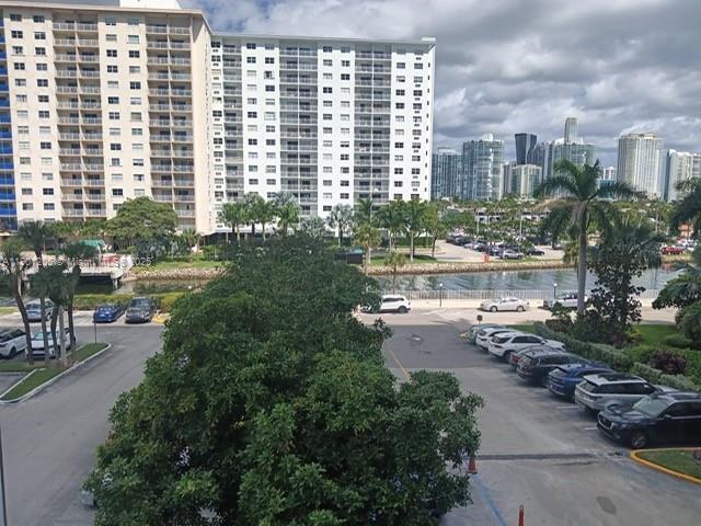 321 2 / 2 1350 sq. ft. $ 2025-10-23 0 Photo