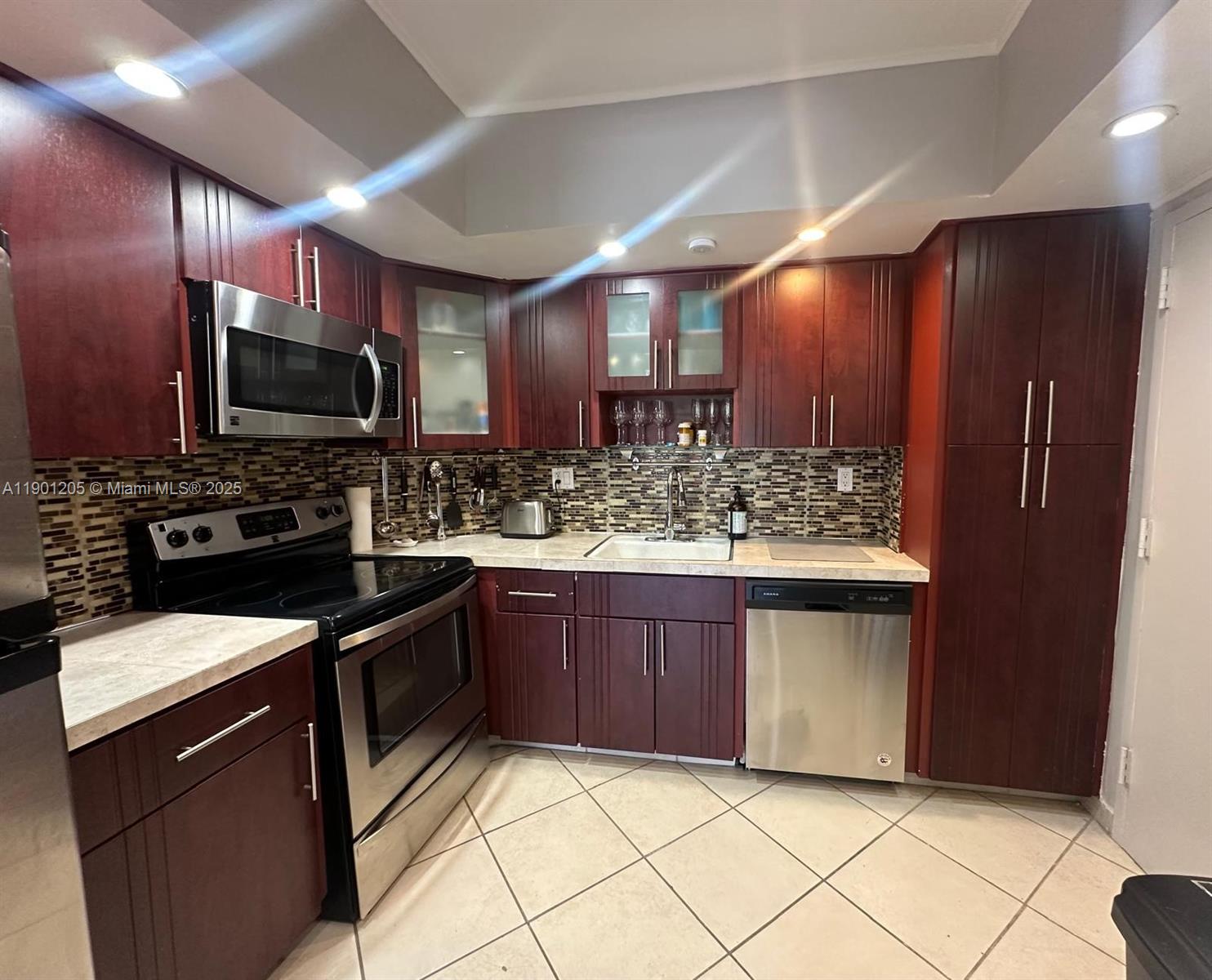 321 2 / 2 1350 sq. ft. $ 2025-10-23 0 Photo