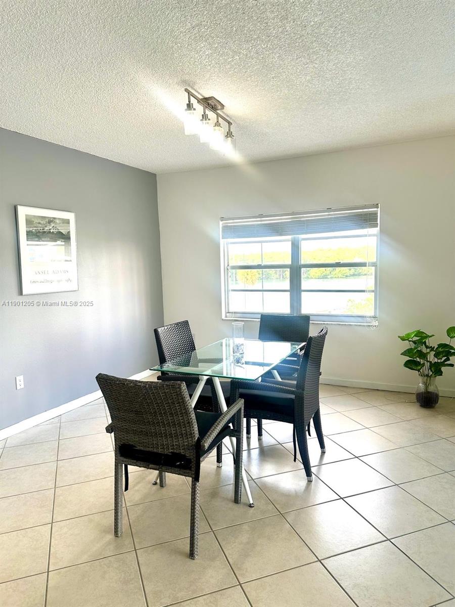 321 2 / 2 1350 sq. ft. $ 2025-10-23 0 Photo