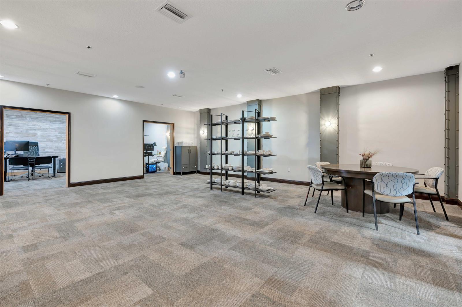 Ver detalles 102 / 2 sq. ft. $ 2026-06-17 0 foto