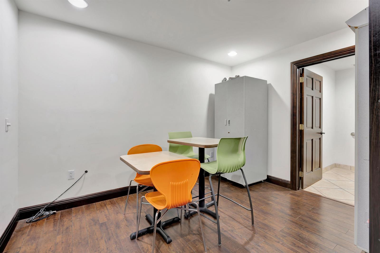 Ver detalles 102 / 2 sq. ft. $ 2026-06-17 0 foto
