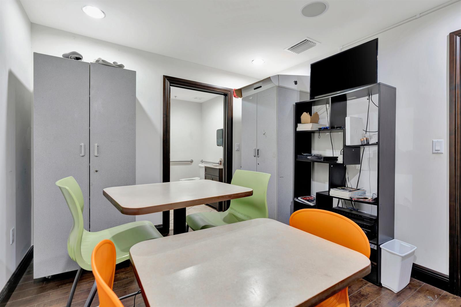 Ver detalles 102 / 2 sq. ft. $ 2026-06-17 0 foto