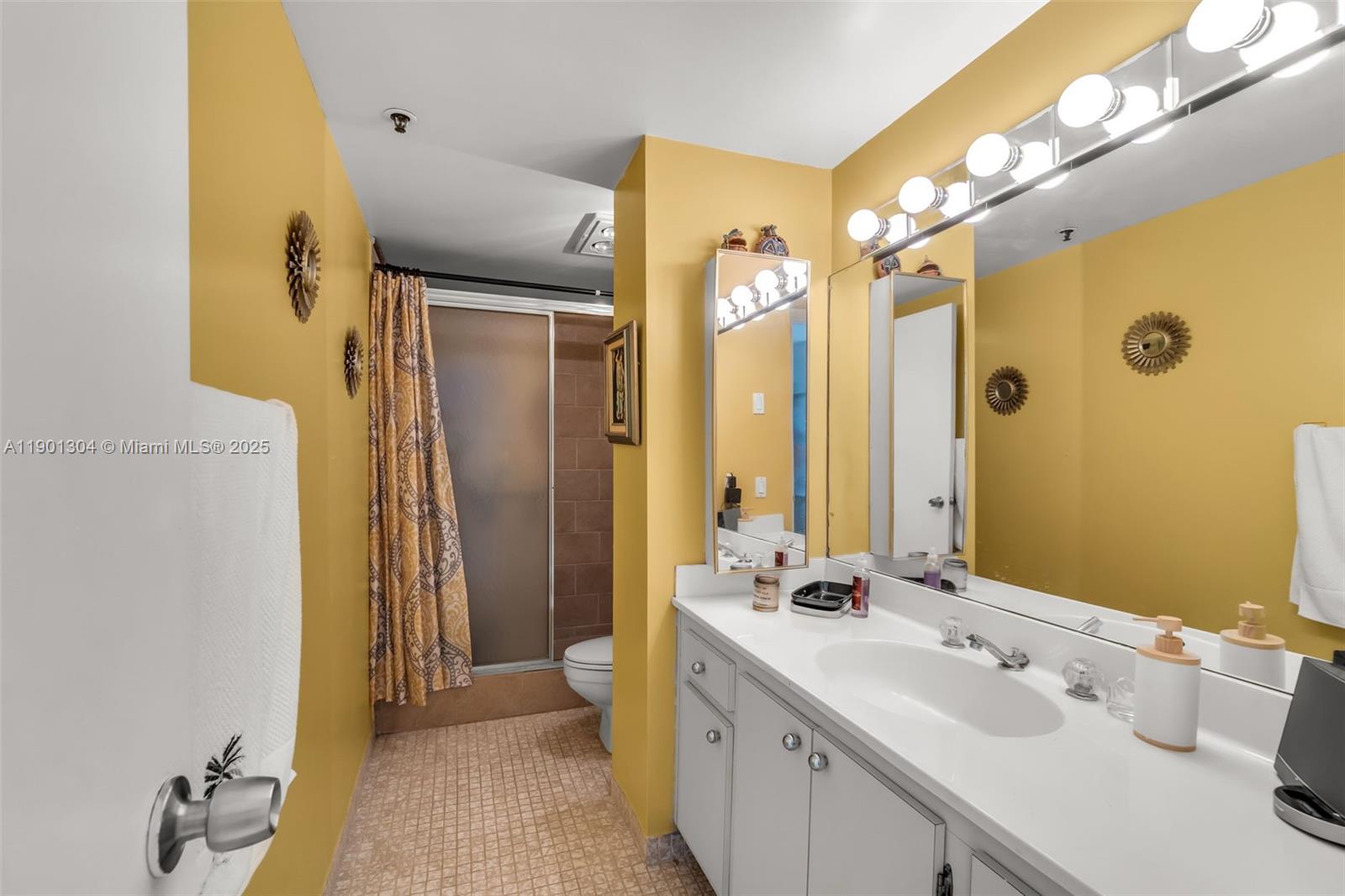 See details 812 2 / 2 1132 sq. ft. $ 2025-10-23 0 Photo