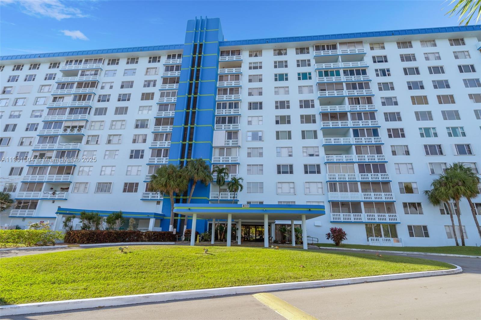 See details 812 2 / 2 1132 sq. ft. $ 2025-10-23 0 Photo