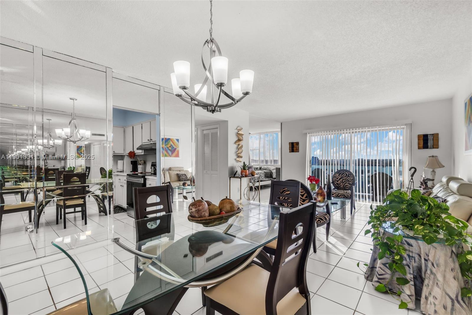 See details 812 2 / 2 1132 sq. ft. $ 2025-10-23 0 Photo