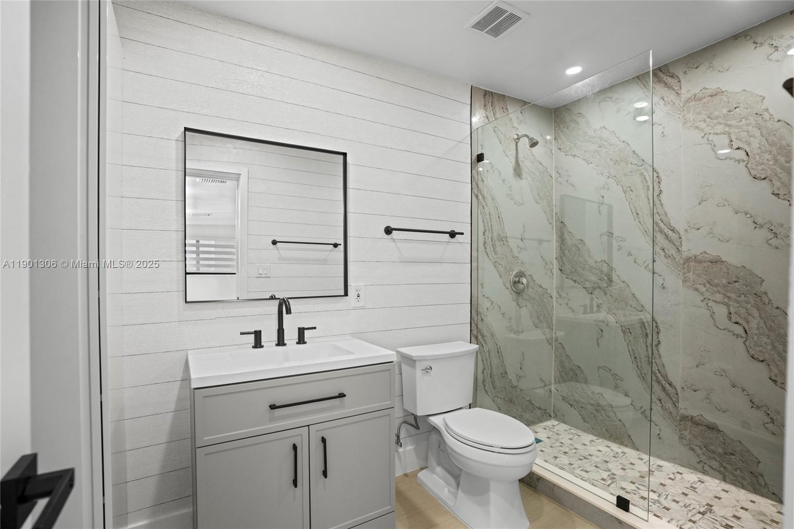   /  2554 sq. ft. $ 2025-10-23 0 Photo