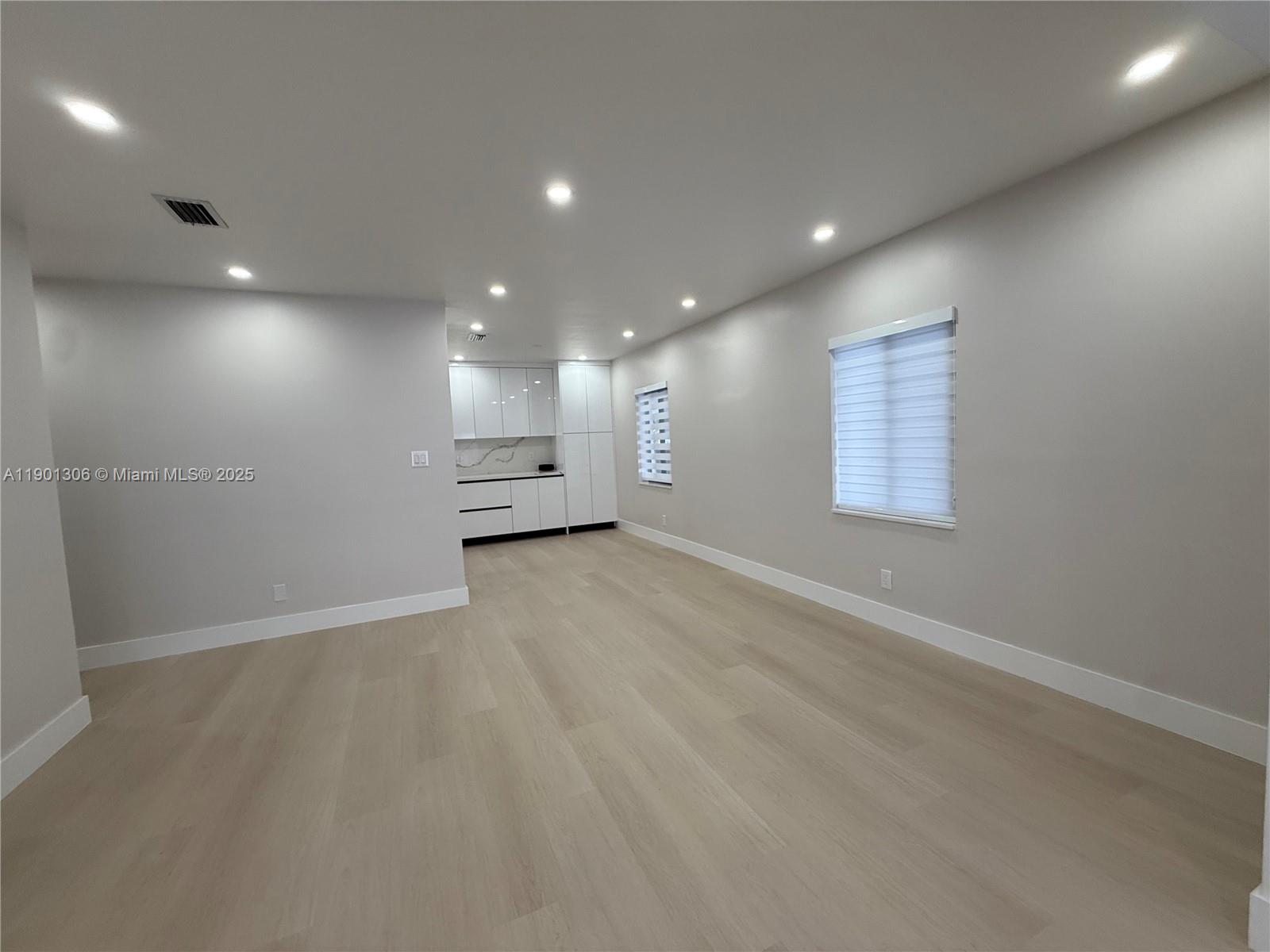 Подробнее   /  2554 кв.футов $ 2025-10-23 0 Фото