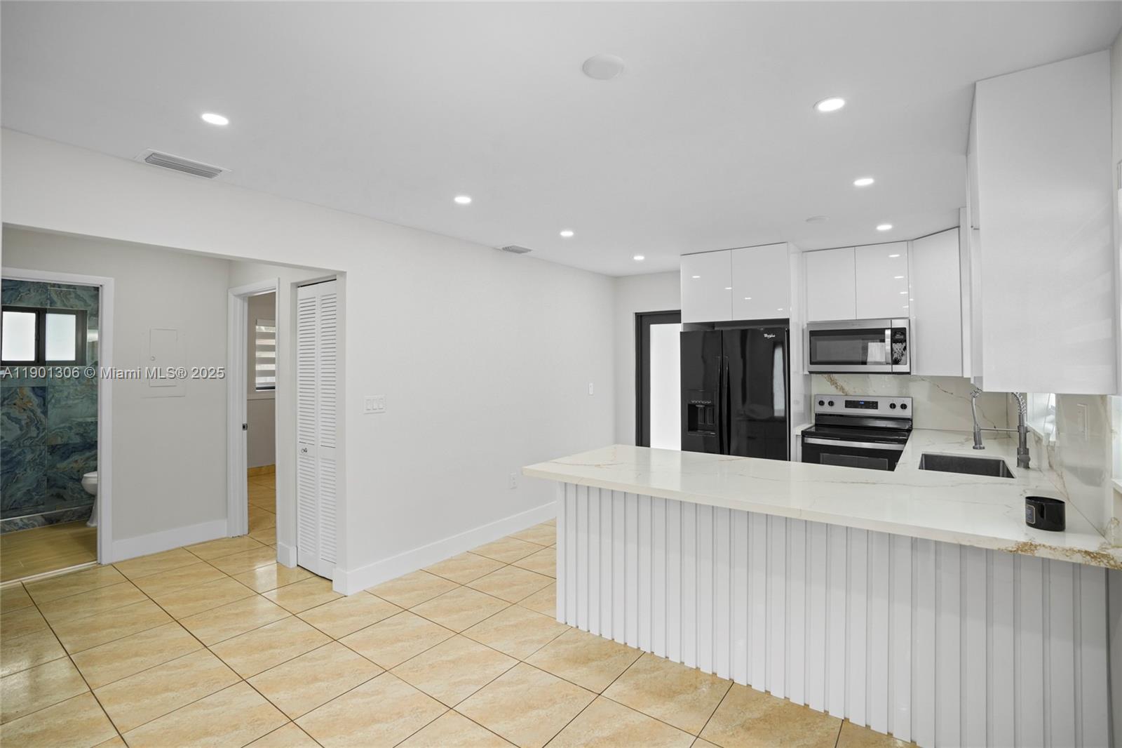   /  2554 sq. ft. $ 2025-10-23 0 Photo