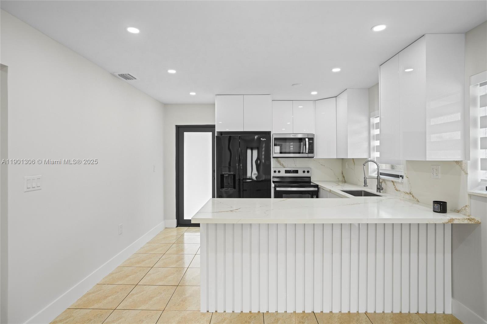   /  2554 sq. ft. $ 2025-10-23 0 Photo