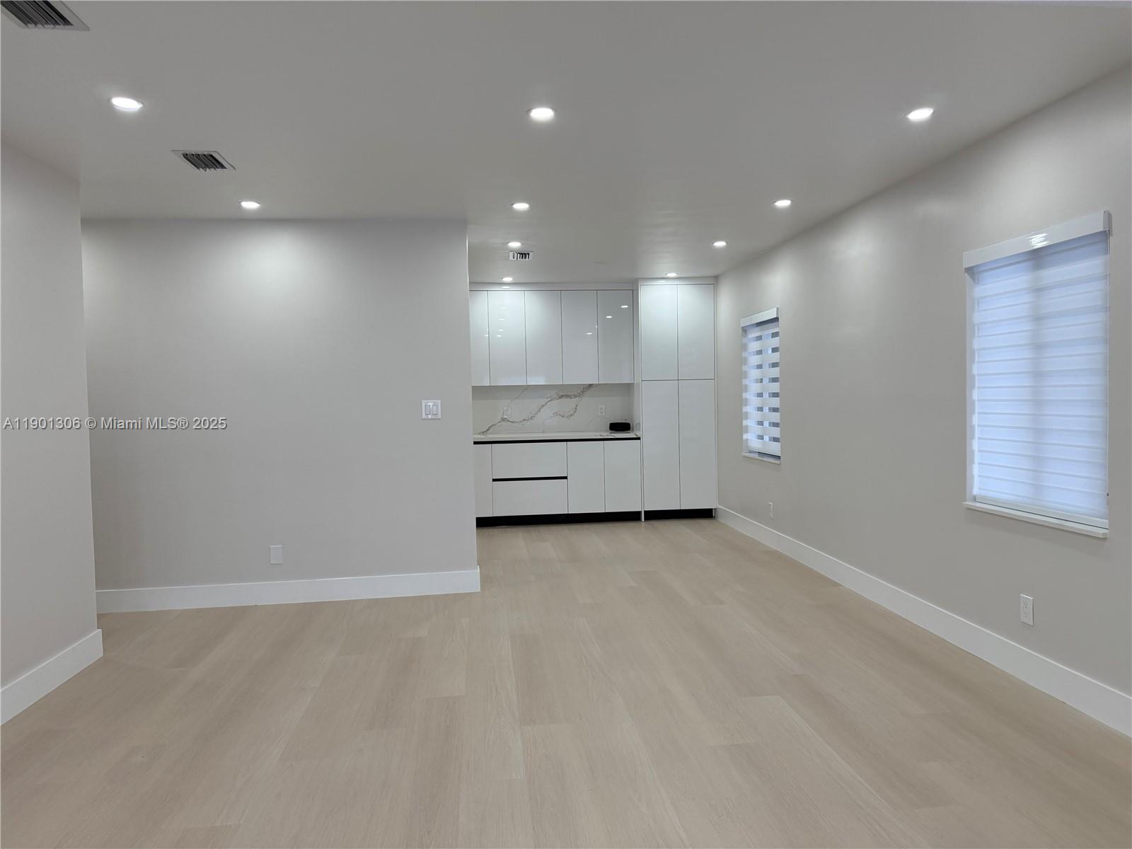 Подробнее   /  2554 кв.футов $ 2025-10-23 0 Фото