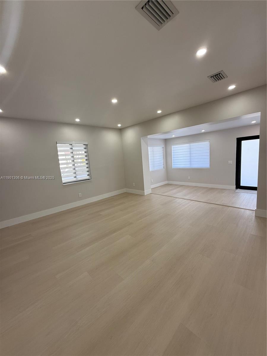 Подробнее   /  2554 кв.футов $ 2025-10-23 0 Фото