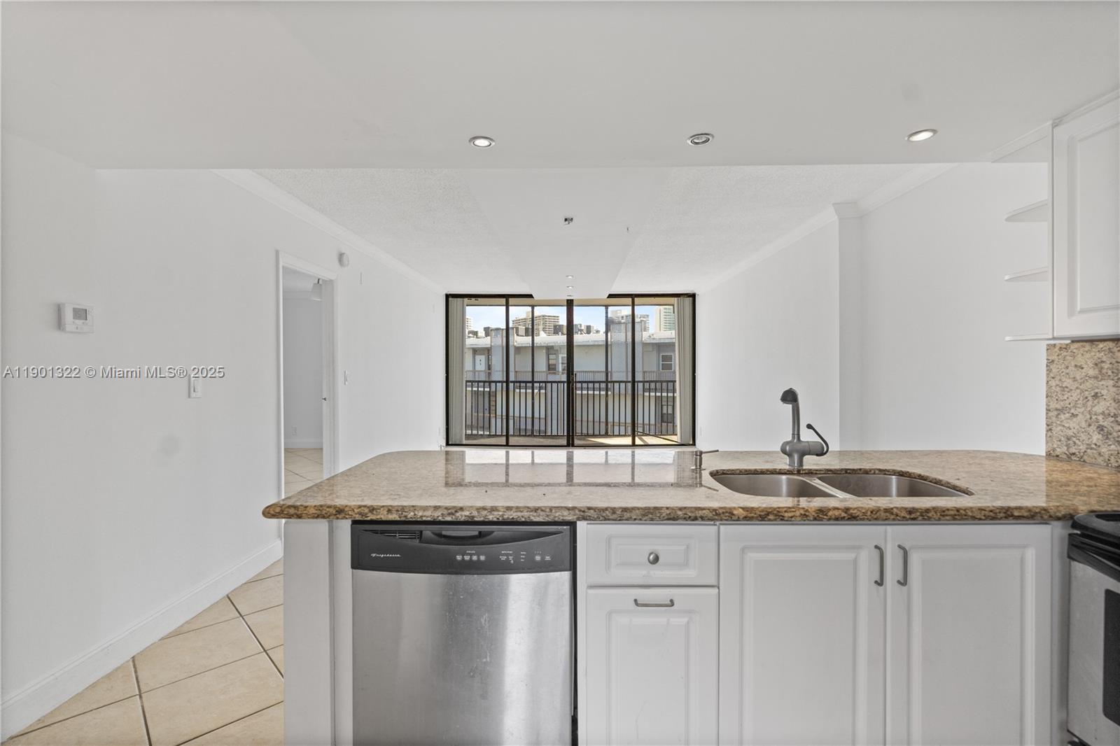 Photo of 3475 Country Club Dr  #814, Aventura, Florida, 33180 - 