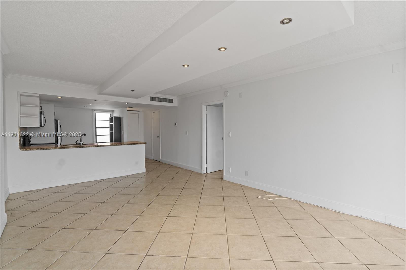 Photo of 3475 Country Club Dr  #814, Aventura, Florida, 33180 - 