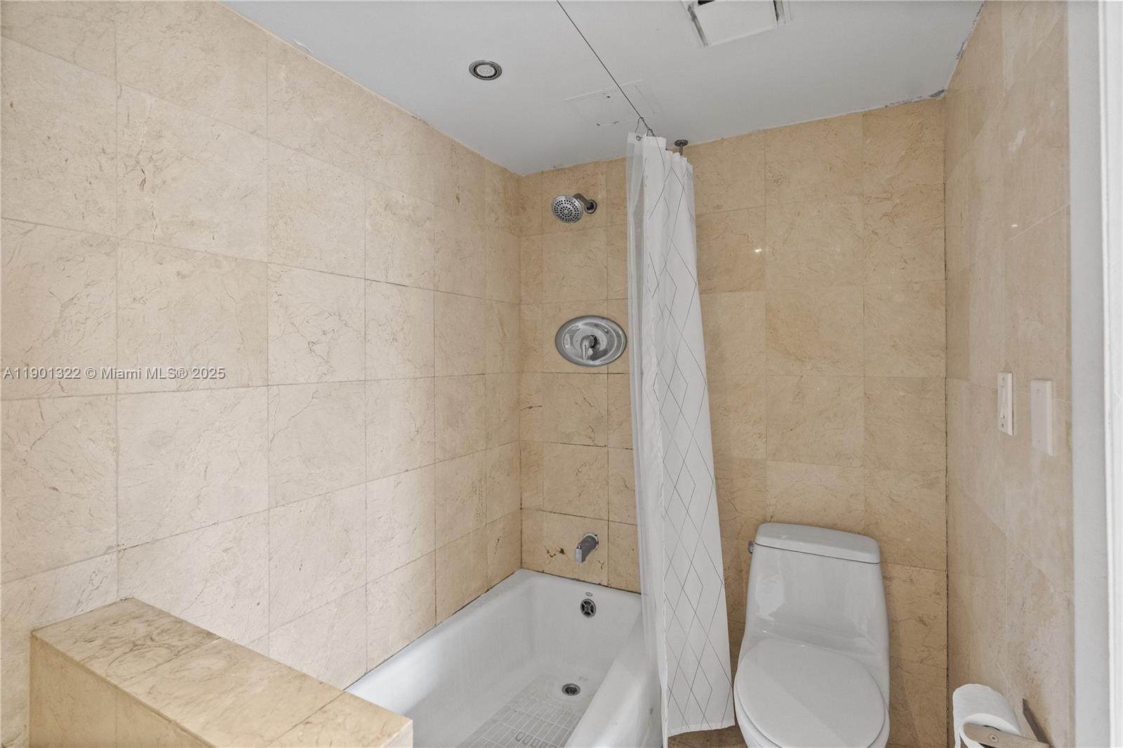 Photo of 3475 Country Club Dr  #814, Aventura, Florida, 33180 - 