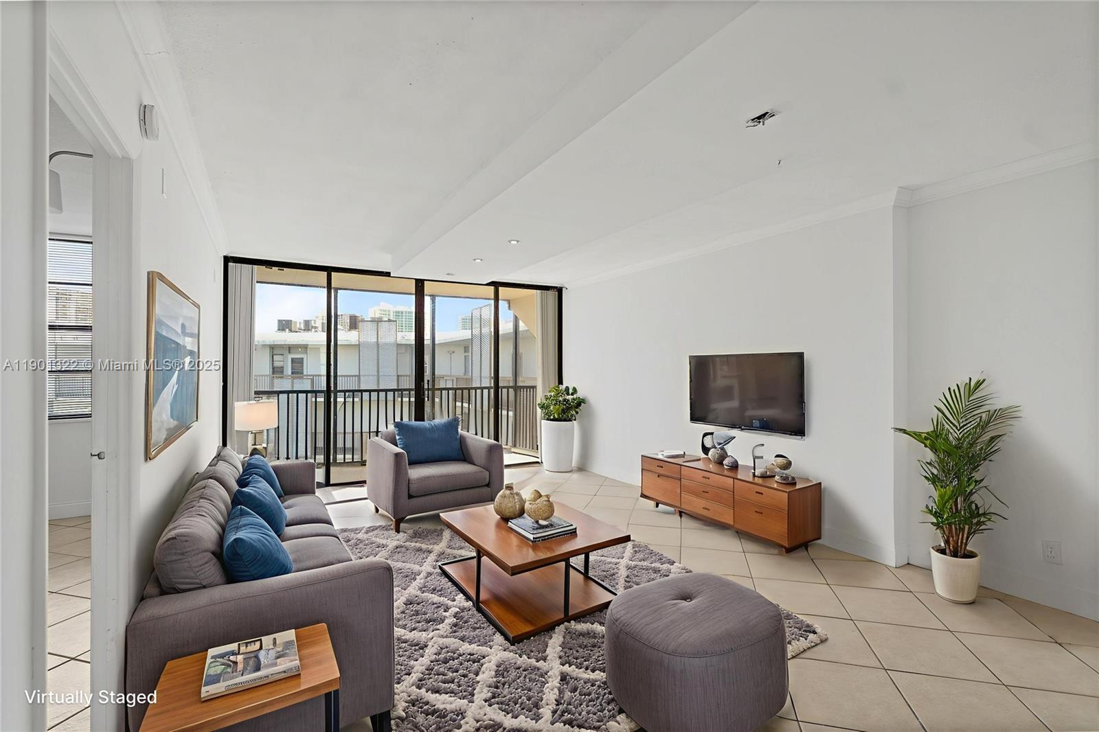 Photo of 3475 Country Club Dr  #814, Aventura, Florida, 33180 - 