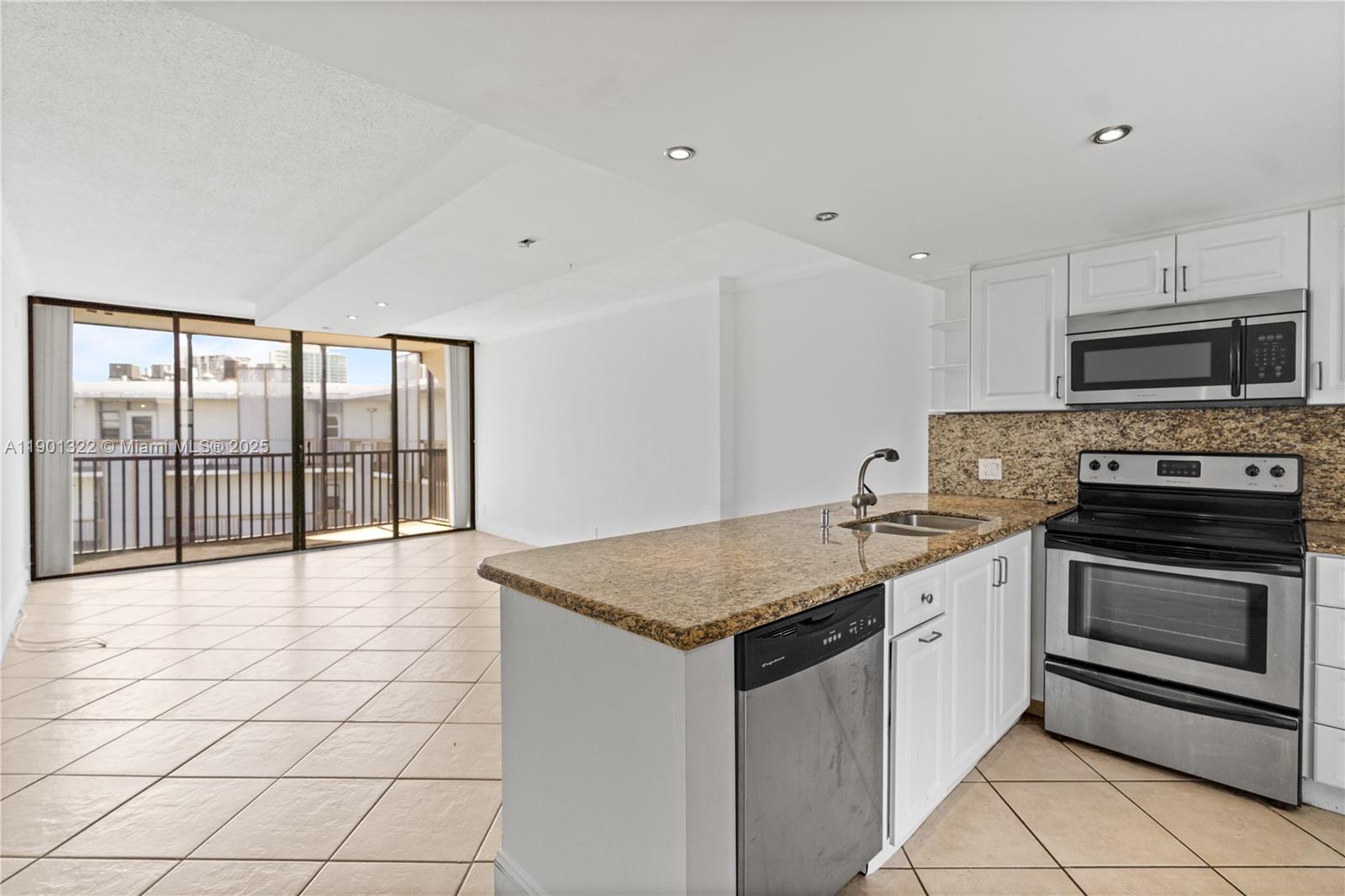 Photo of 3475 Country Club Dr  #814, Aventura, Florida, 33180 - 