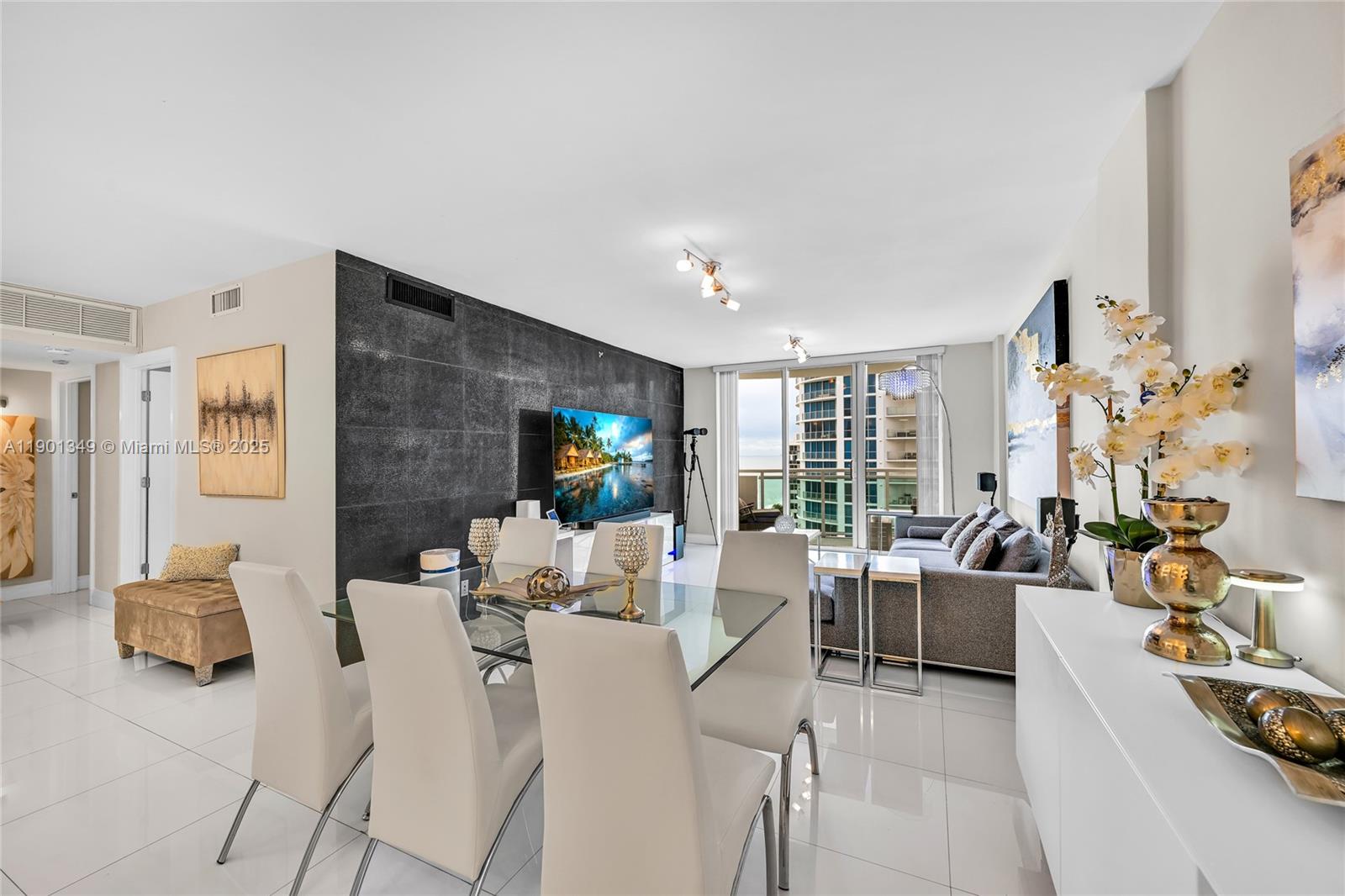 Photo of 3001 Ocean Dr  #1513, Hollywood, Florida, 33019 -