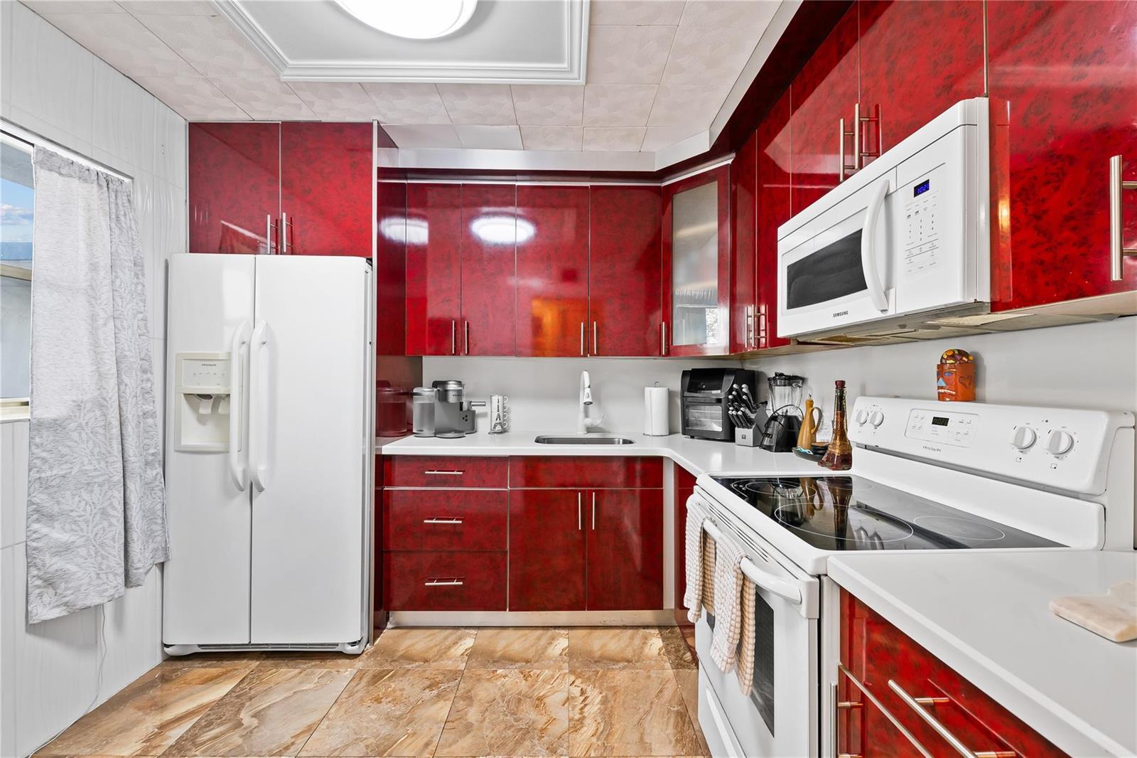 Ver detalles 306 1 / 1 725 sq. ft. $ 2026-10-14 0 foto