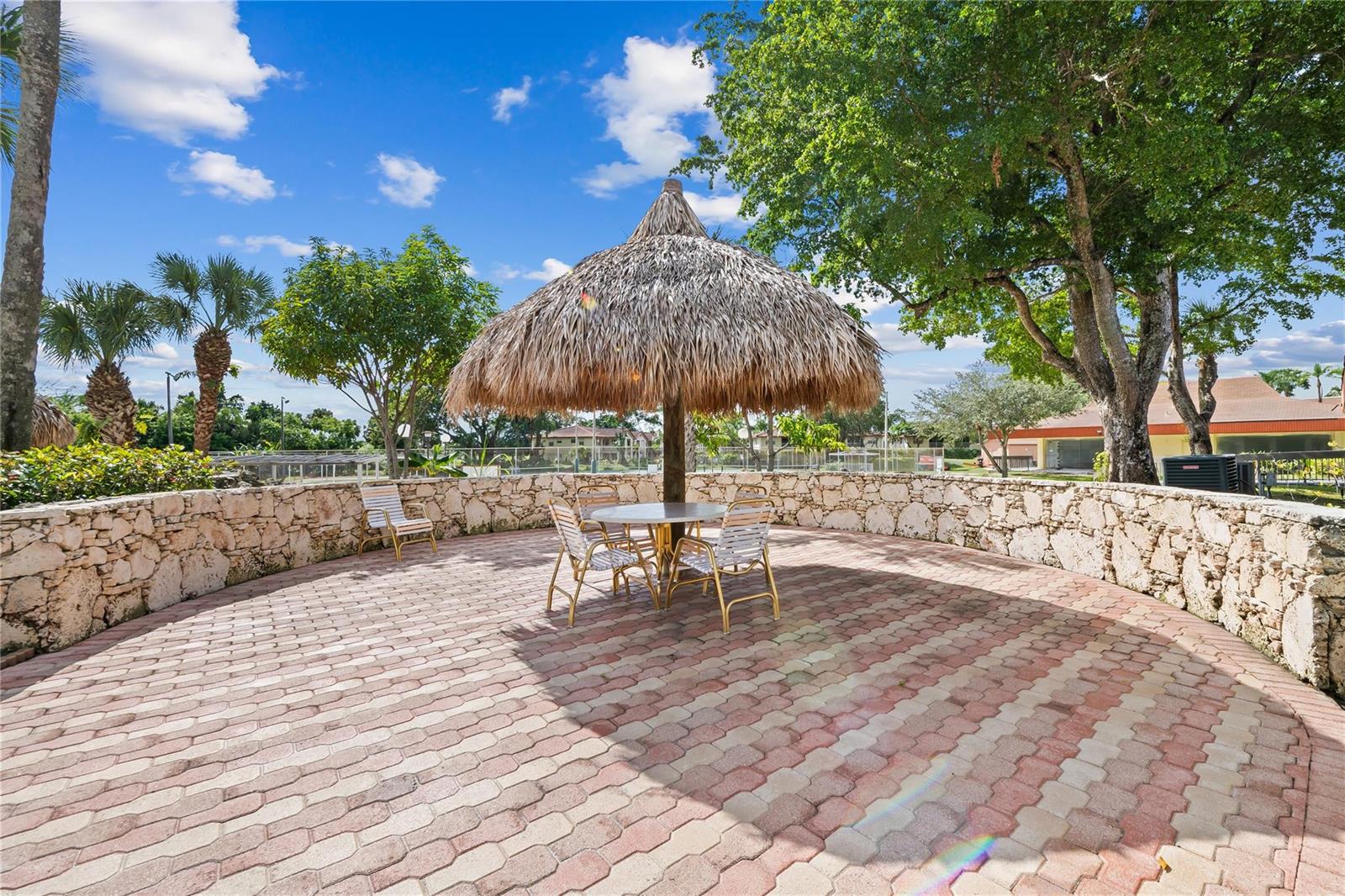 Ver detalles 306 1 / 1 725 sq. ft. $ 2026-10-14 0 foto