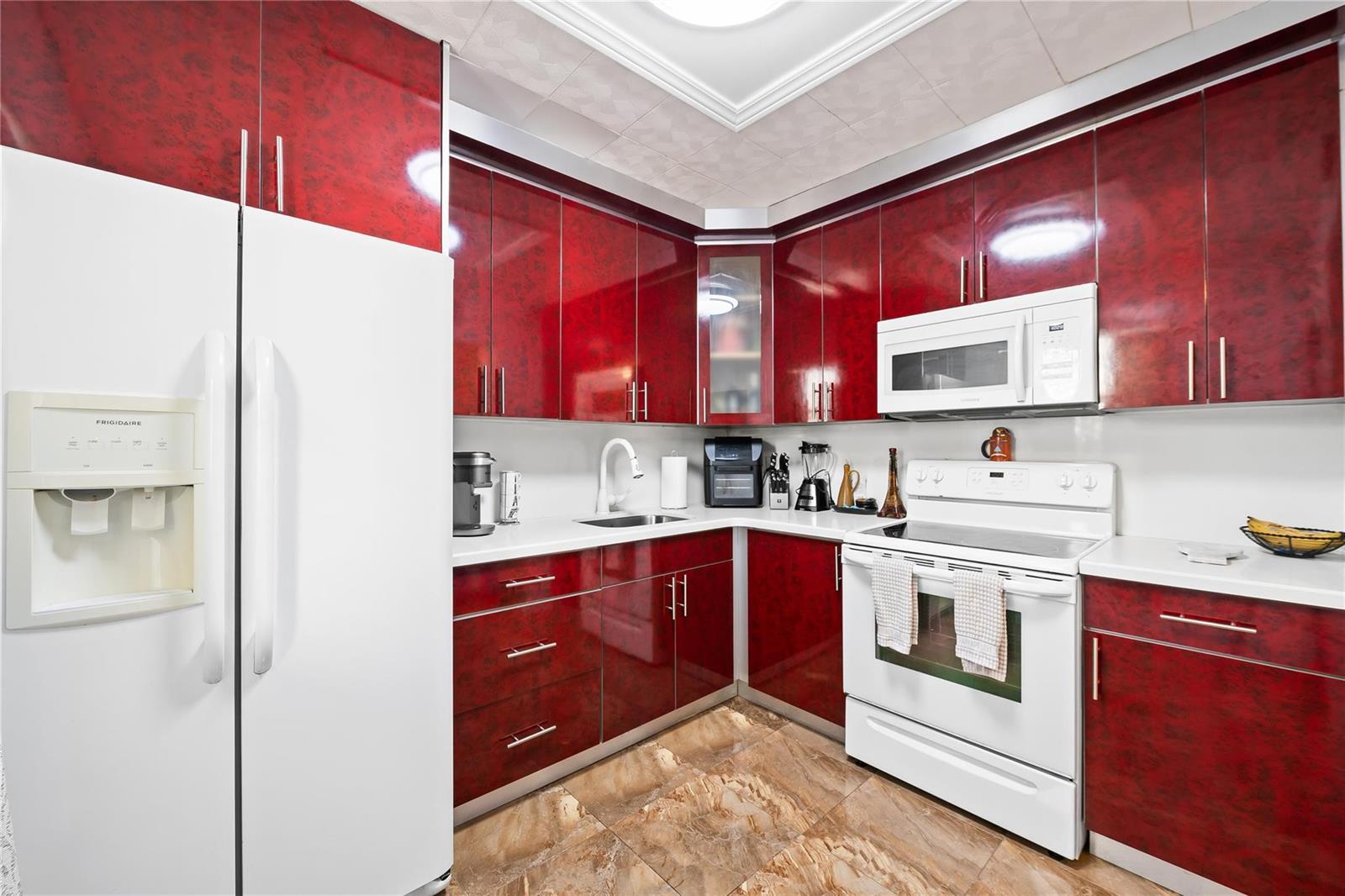 Ver detalles 306 1 / 1 725 sq. ft. $ 2026-10-14 0 foto