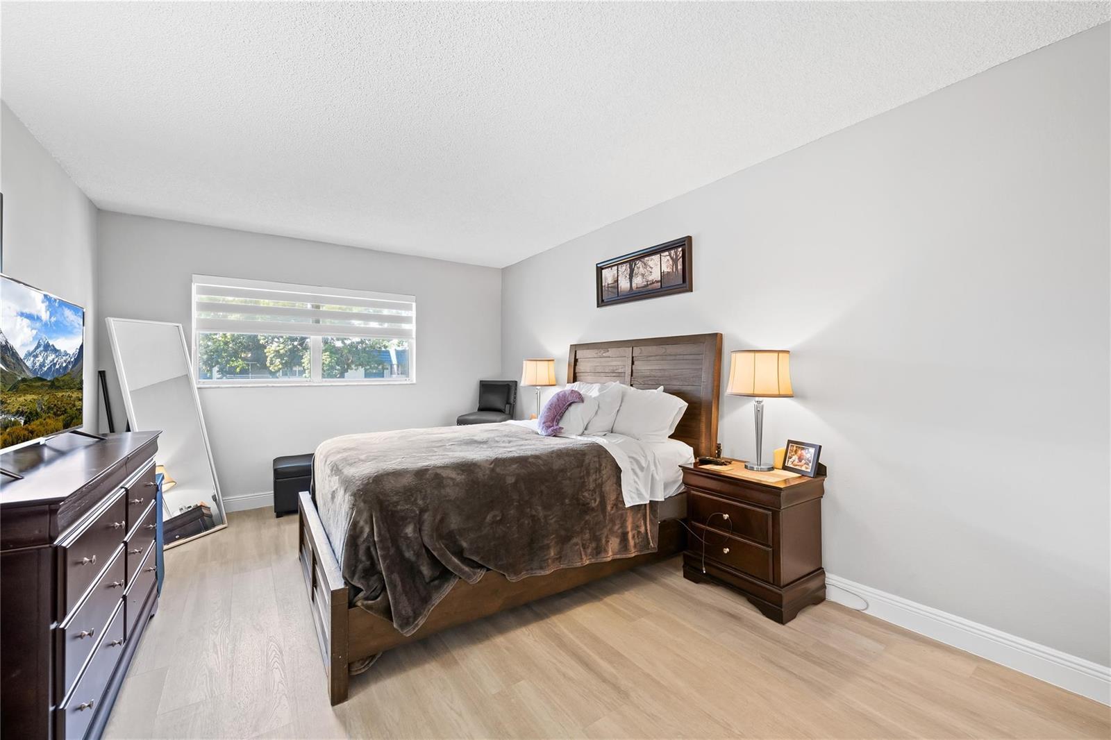 Ver detalles 306 1 / 1 725 sq. ft. $ 2026-10-14 0 foto