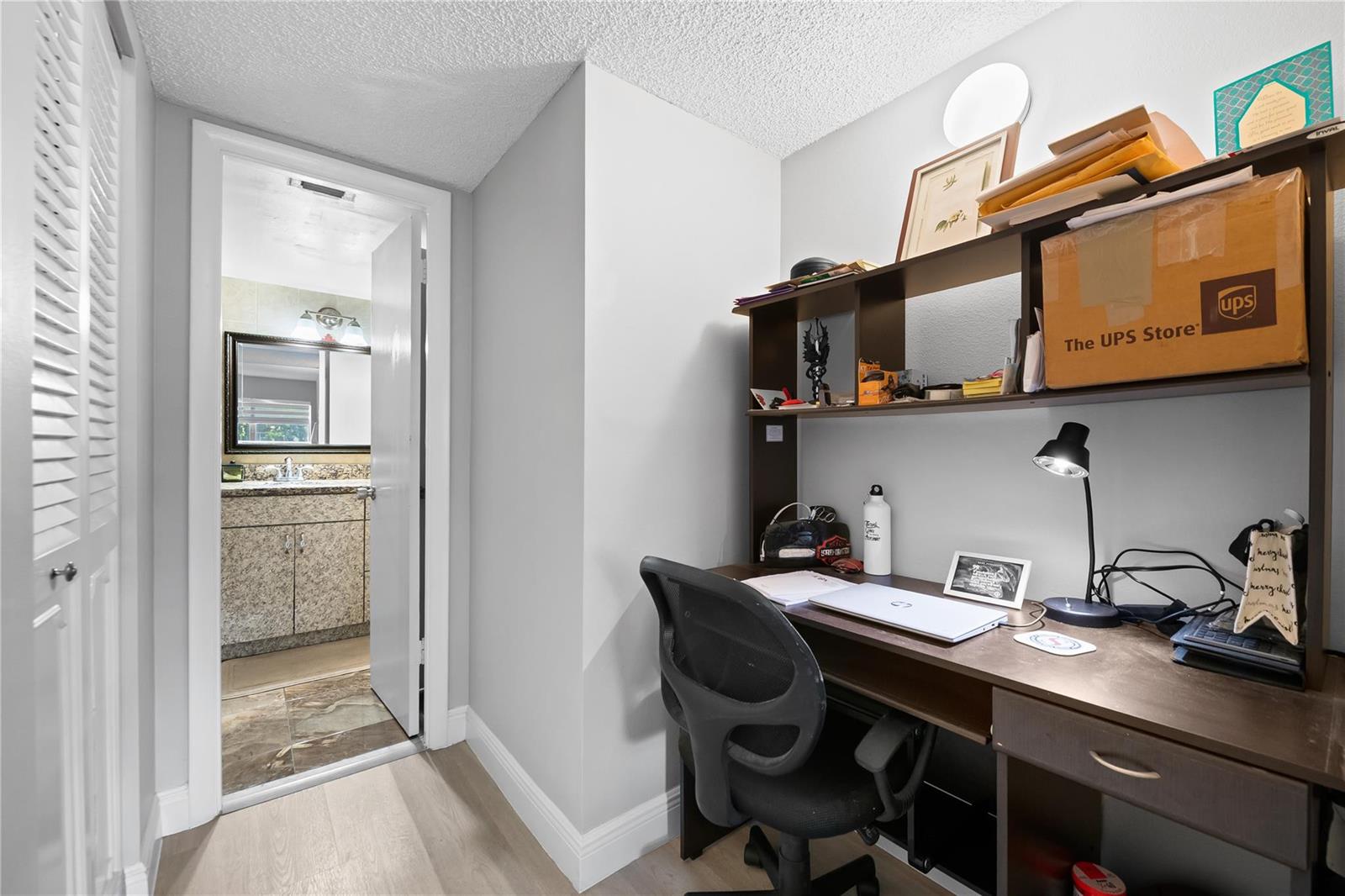 Ver detalles 306 1 / 1 725 sq. ft. $ 2026-10-14 0 foto