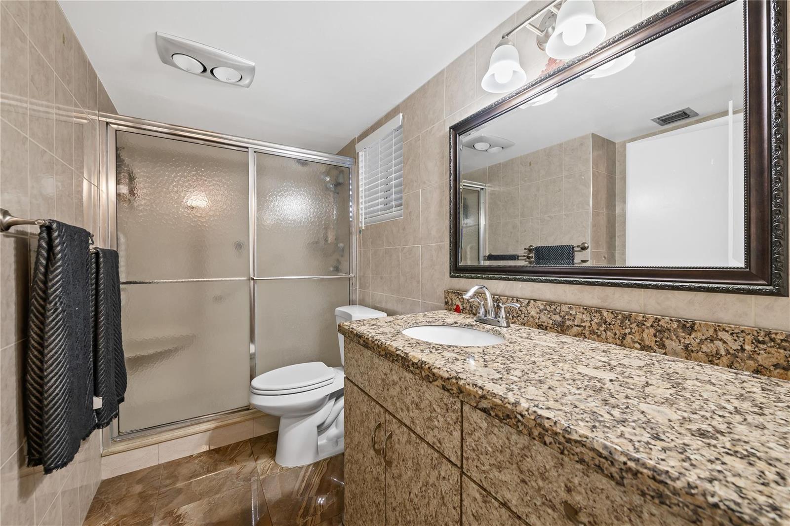 Ver detalles 306 1 / 1 725 sq. ft. $ 2026-10-14 0 foto
