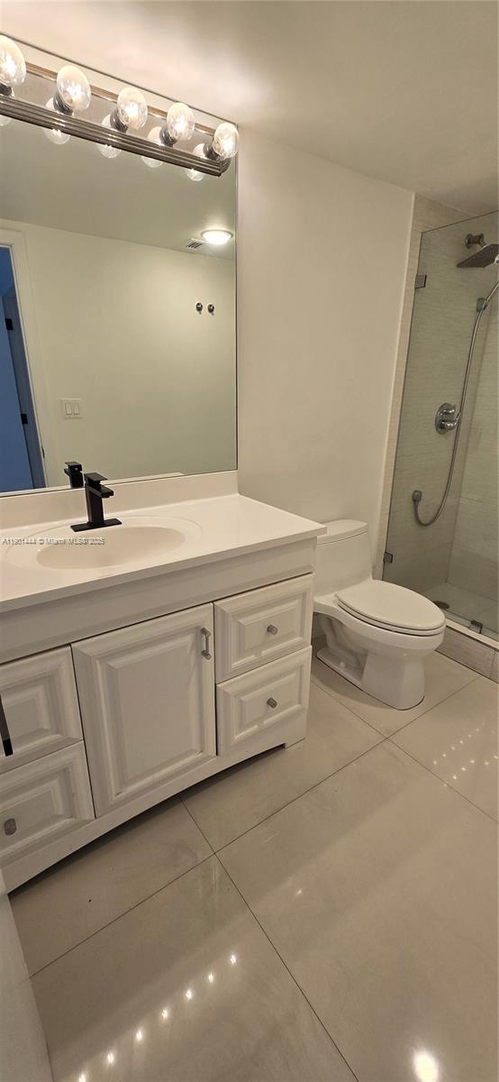 Photo of 19390 Collins Ave  #1223, Sunny Isles Beach, Florida, 33160 - Ample master bath