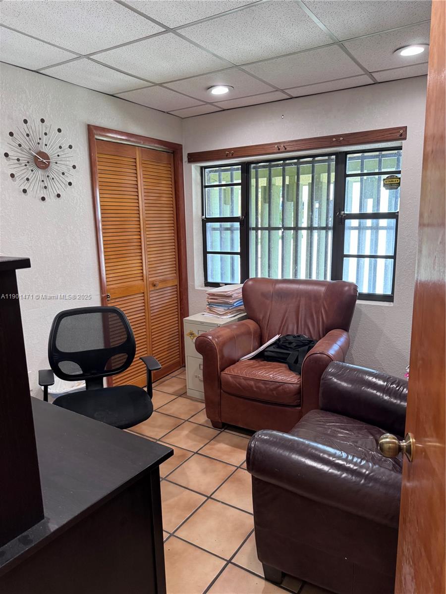 Подробнее / кв.футов $ 2025-10-23 0 Фото