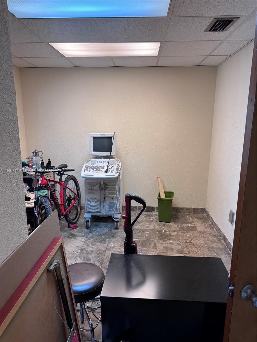 Подробнее / кв.футов $ 2025-10-23 0 Фото